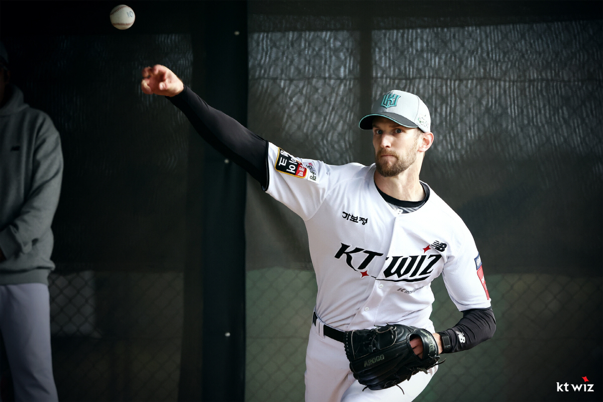 '최고 150㎞' 직구+투심 쾅쾅! 변덕쟁이 사직 날씨 원망스럽네…KT …