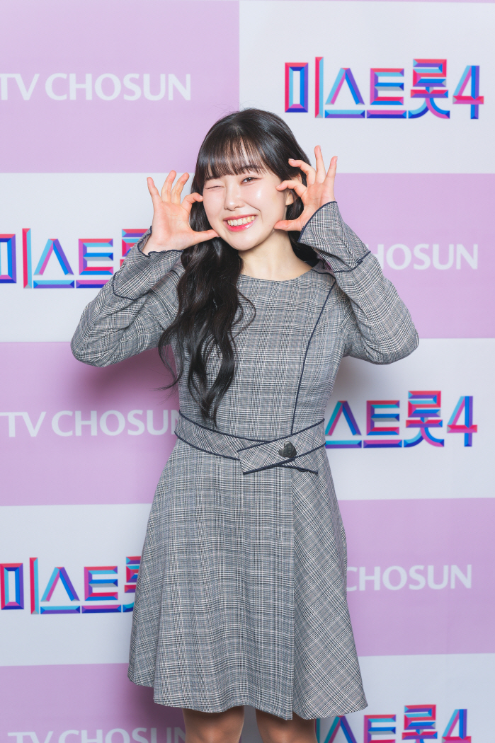 ‘미스트롯4 美’ 홍성윤 “할머니 떠올리며 ‘인연’ 불렀다”