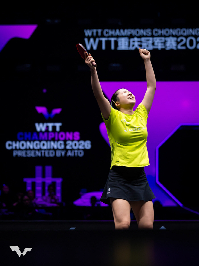 봄날 '국민 삐약이' 신유빈의 눈부신 미소! 中안방서 전 세계1위 주율링…