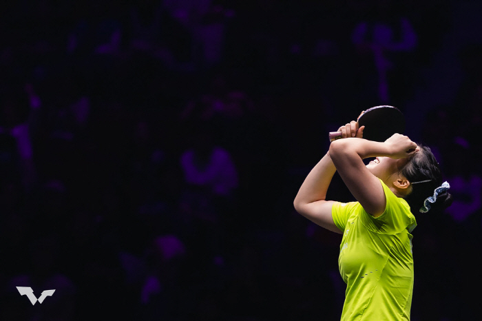 봄날 '국민 삐약이' 신유빈의 눈부신 미소! 中안방서 전 세계1위 주율링…