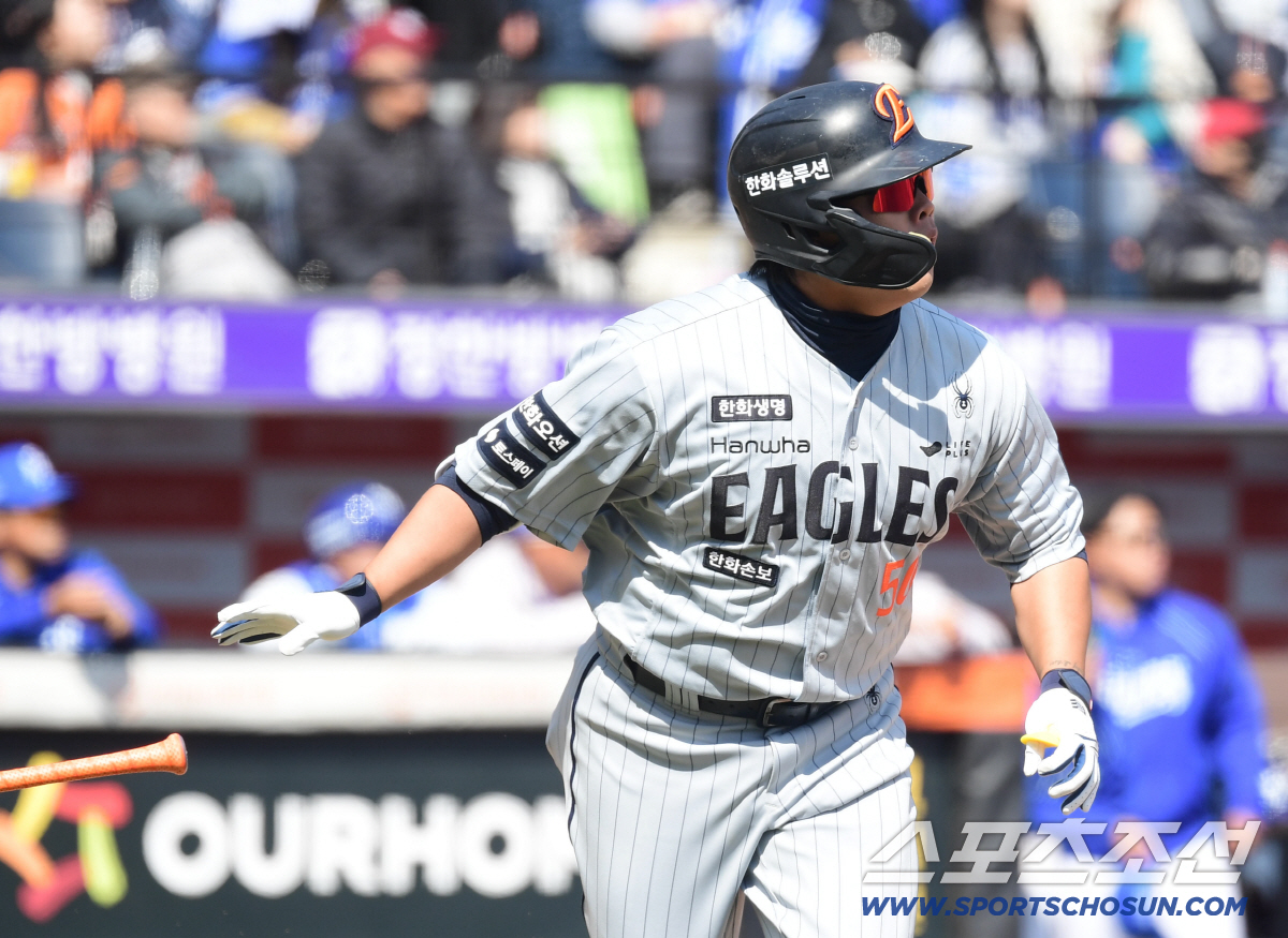 "컨디션도, 한화도 너무 좋다" 몬스터월 첫 홈런 강백호, '자루당 40…
