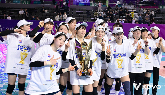 자력으로 1위 확정한 도로공사, 최하위에 덜미 잡힌 현대캐피탈…앉아서 웃은 대한항공