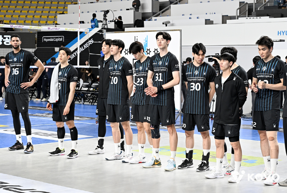 자력으로 1위 확정한 도로공사, 최하위에 덜미 잡힌 현대캐피탈…앉아서 웃…