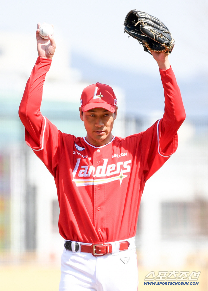 '괜히 NPB 66승 투수가 아니네' KIA 타선 상대 퍼펙트 피칭...SSG 아시아쿼터 타케다, 커브가 예술이다 