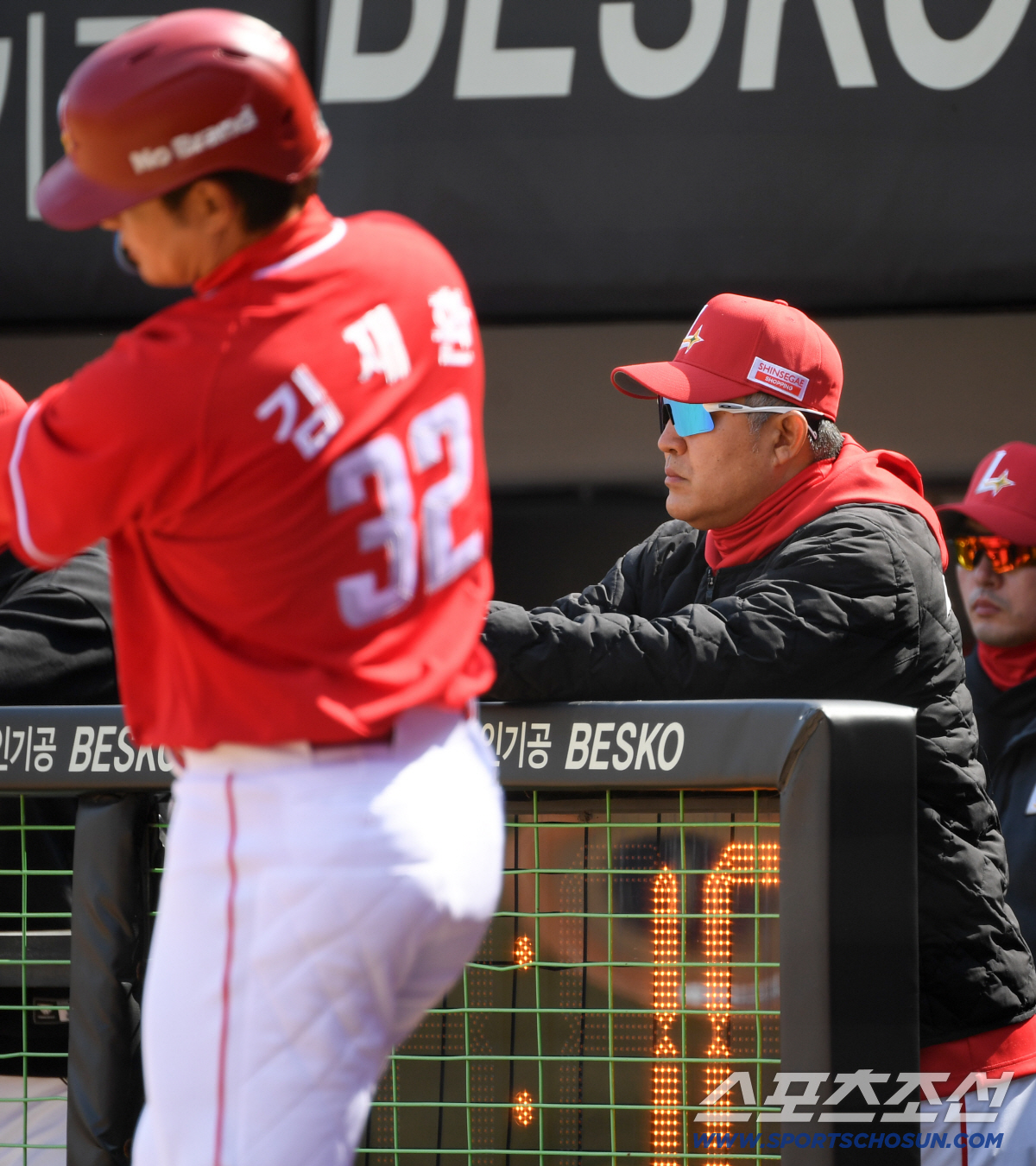 첫 홈런 쳤는데 갑자기 "웰컴 투 SSG"...에레디아 장난에 김재환도 …