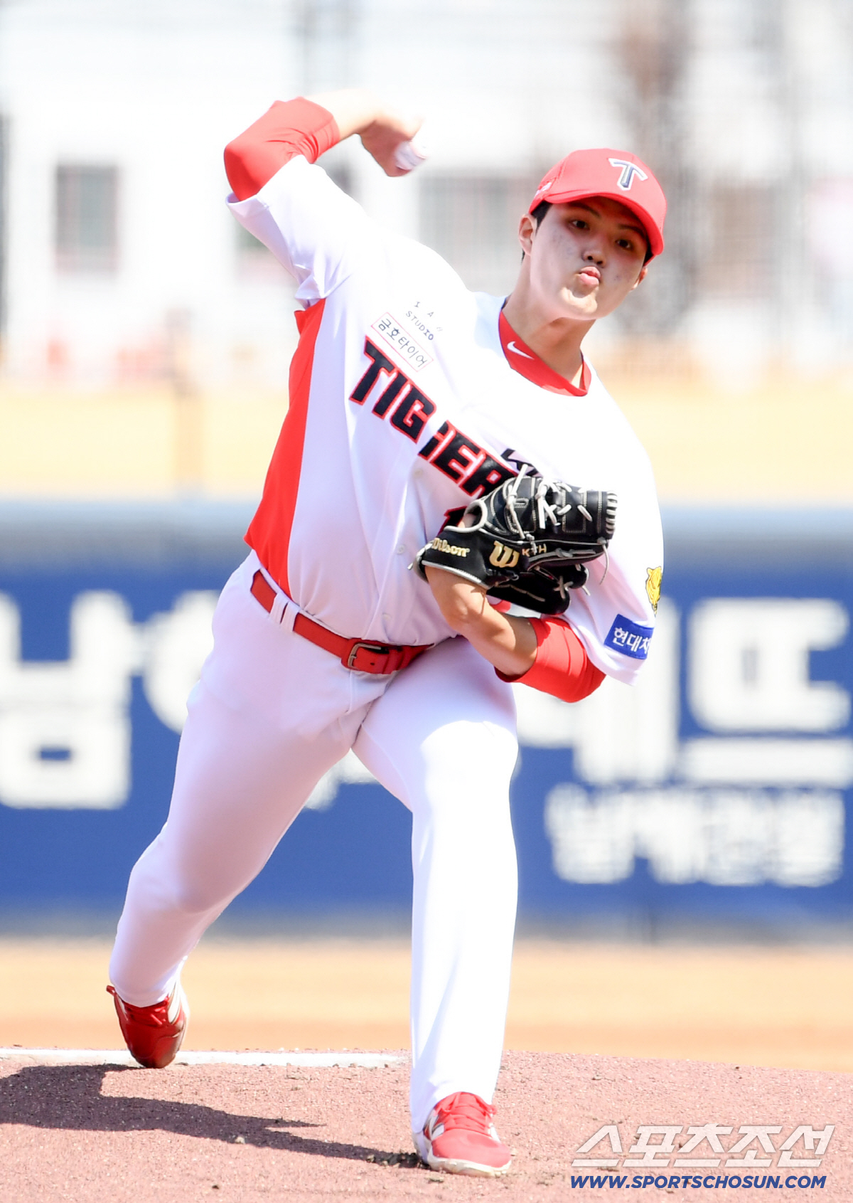 첫 홈런 쳤는데 갑자기 "웰컴 투 SSG"...에레디아 장난에 김재환도 …