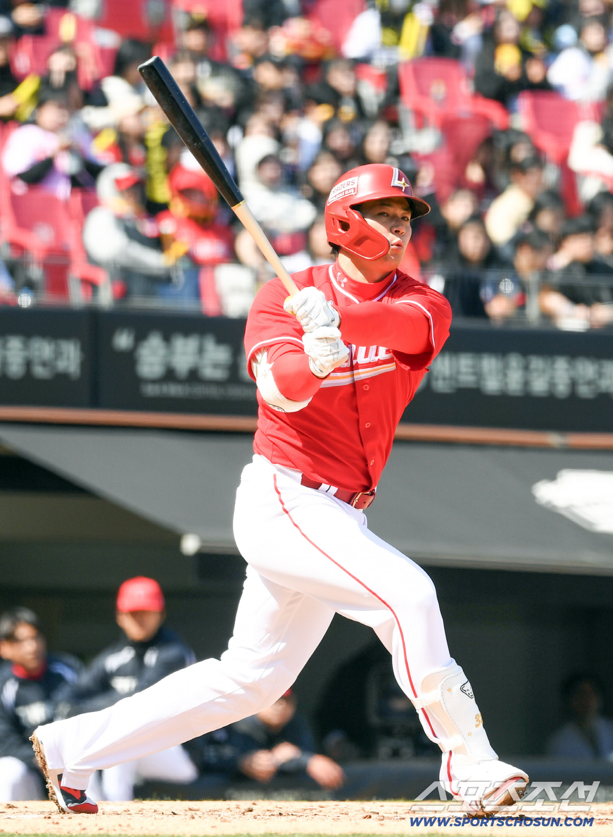 첫 홈런 쳤는데 갑자기 "웰컴 투 SSG"...에레디아 장난에 김재환도 …