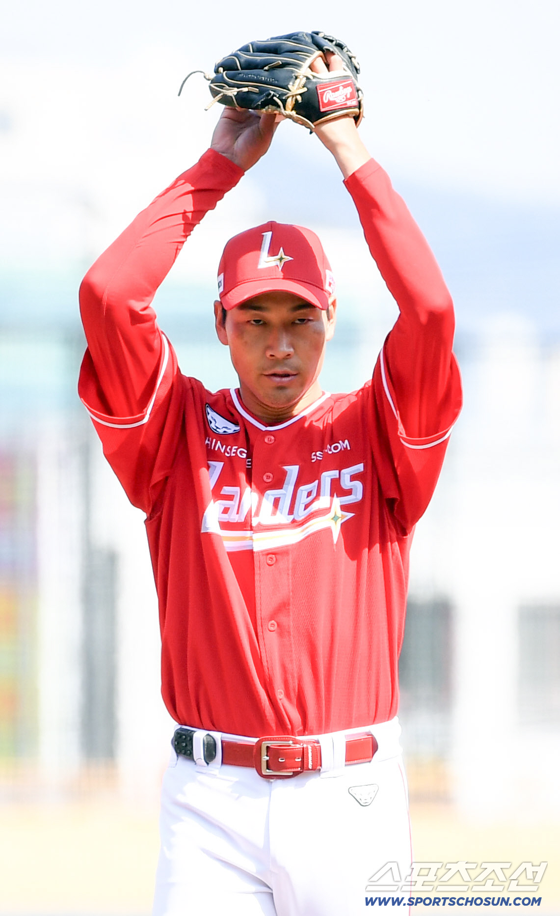 첫 홈런 쳤는데 갑자기 "웰컴 투 SSG"...에레디아 장난에 김재환도 …