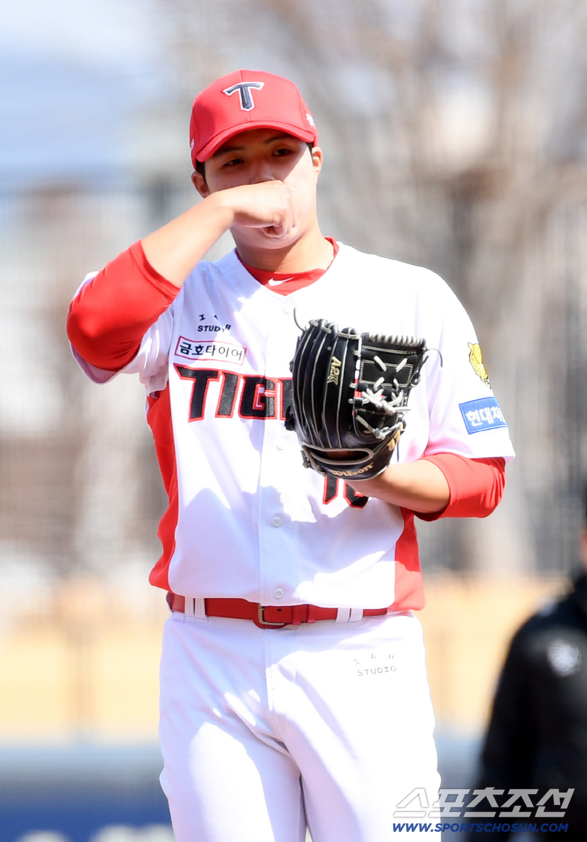 '홈런 한 방? 괜찮아!'...KIA 김태형, 최고 149km 배짱투로 …