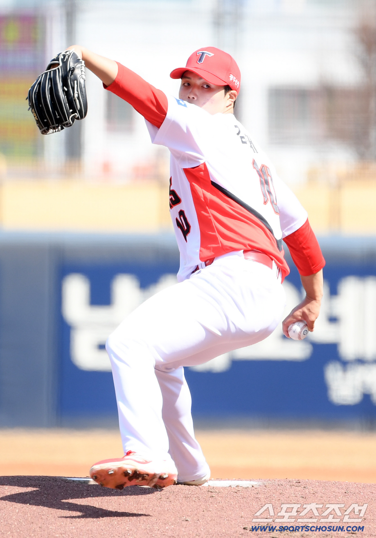 '홈런 한 방? 괜찮아!'...KIA 김태형, 최고 149km 배짱투로 …