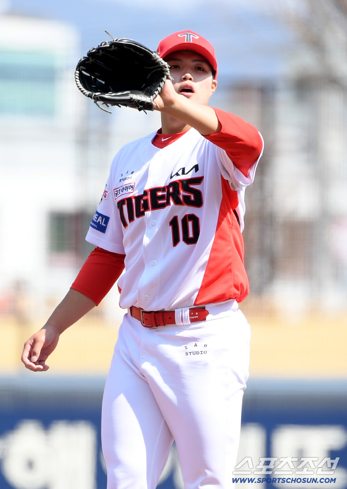 '홈런 한 방? 괜찮아!'...KIA 김태형, 최고 149km 배짱투로 …