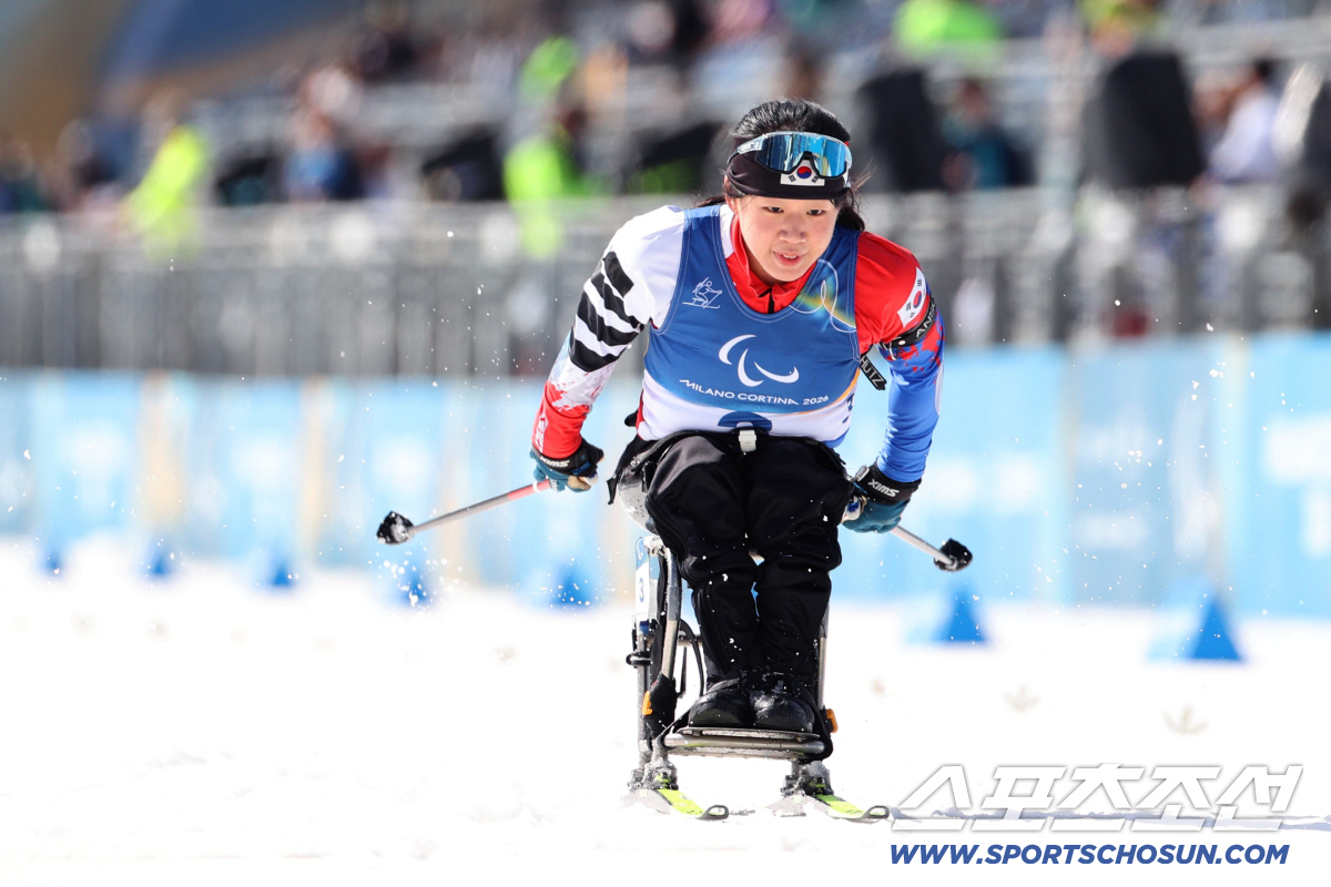 '스마일 몬스터' 김윤지의 네버스탑 '4메달' 새역사! '쇼트트랙 황제'…