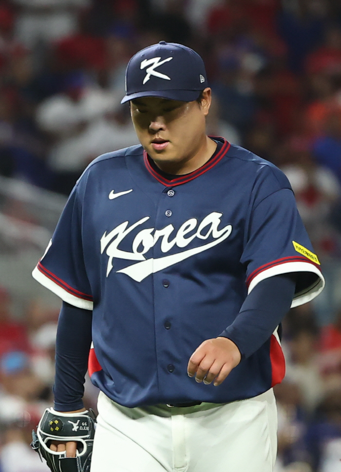 아웃 타이밍인데 계속 뛰어? 방심안하는 도미니카, 베이스러닝+열정까지 압도적…'순식간에 0-7' 허탈한 류지현호 [WBC]