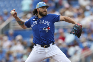 157.1㎞ 스피드 좋아! 2이닝 무실점 4선발 굳히는 폰세, '어깨부상' 베리오스 변수