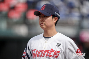 'FA 대신 日커넥션 총동원' 롯데가 택한 28세 외인, 150㎞ 강속구는 볼만한데…