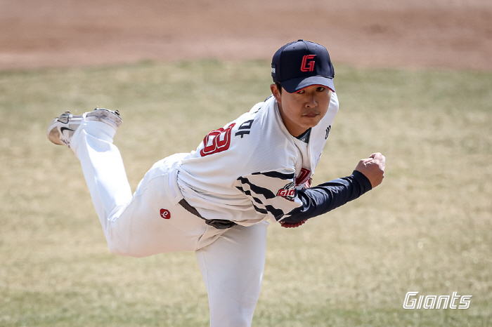 'FA 대신 日커넥션 총동원' 롯데가 택한 28세 외인, 150㎞ 강속구…