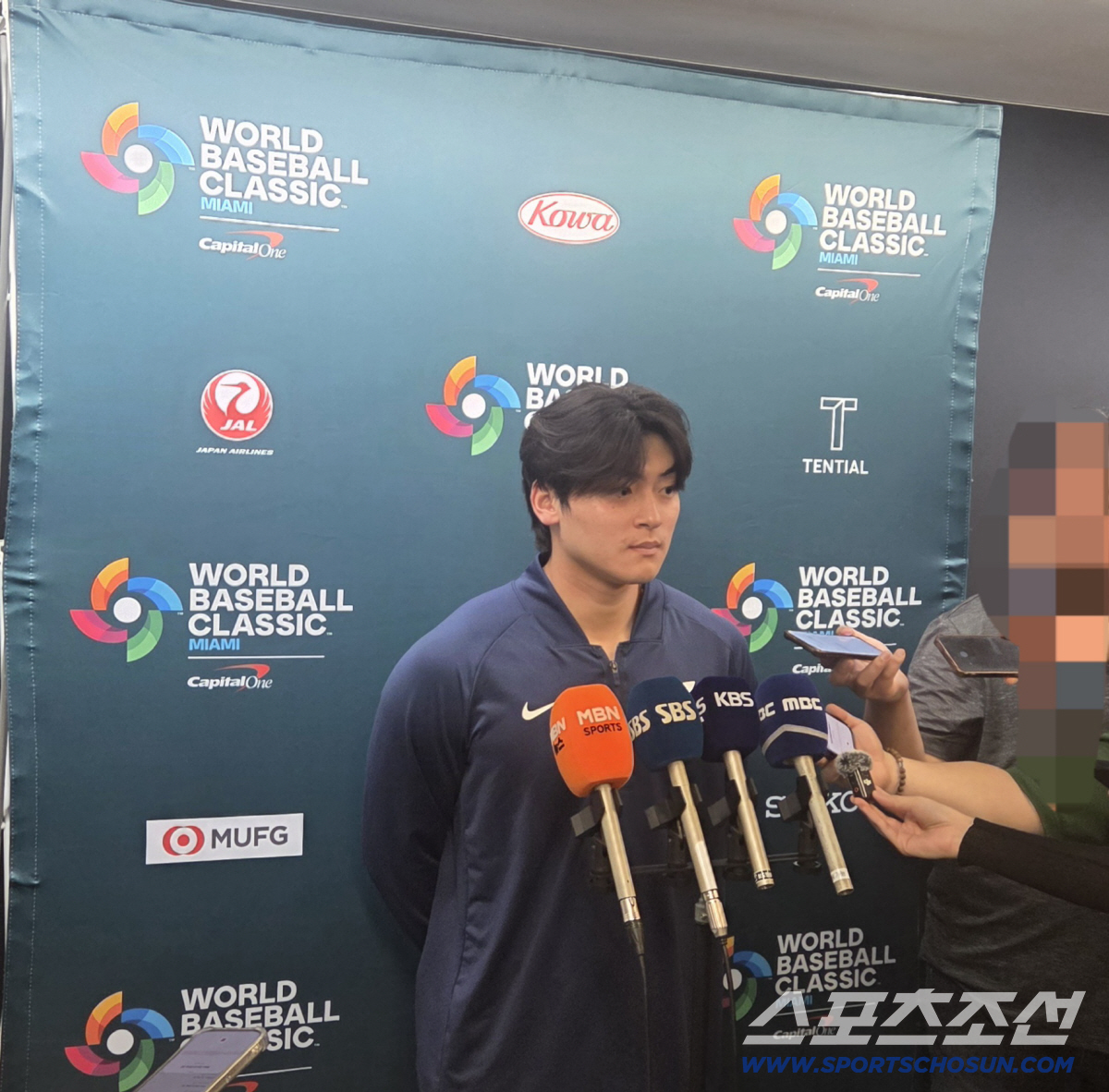 머리가 띵한 충격패.. '죄인' 처럼 퇴장한 야구대표팀 → 모두가 굳은 …