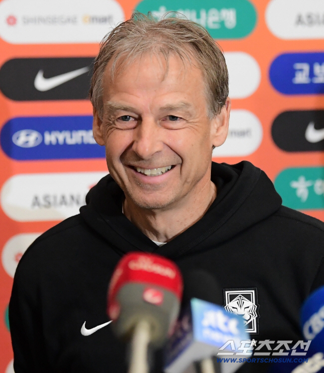 '대표팀 은퇴 고민' 손흥민 대통곡, 토트넘 답답해 미칠 지경...韓 축…