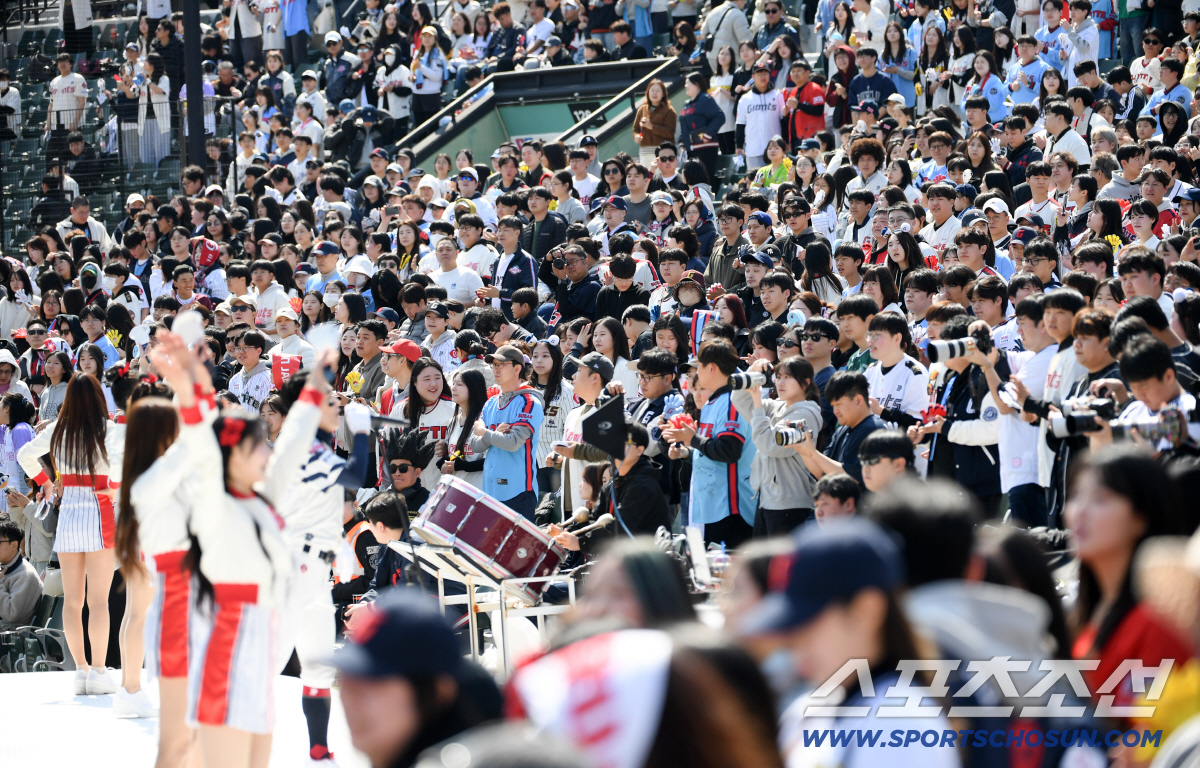 도박 파문? 3월인데 벌써 우렁찬 '마' 함성…시범경기 예매만 1만300…