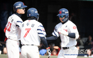 2루가 비었다고? 부산의 '태양' 뜬다! LG 토종 에이스 상대로 '동점포' 쾅…체인지업 통타 [부산현장]