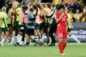 '역대급 보이콧 추태'→피 철철 '팔꿈치 가격' 북한 여자 축구, 