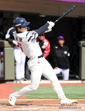 한태양 동점포 → 손호영 결승포! 롯데, LG 잡고 시범경기 무패행진…'폰세급 외인' 로드리게스, 사직팬과 첫만남 어땠나 [부산리뷰]