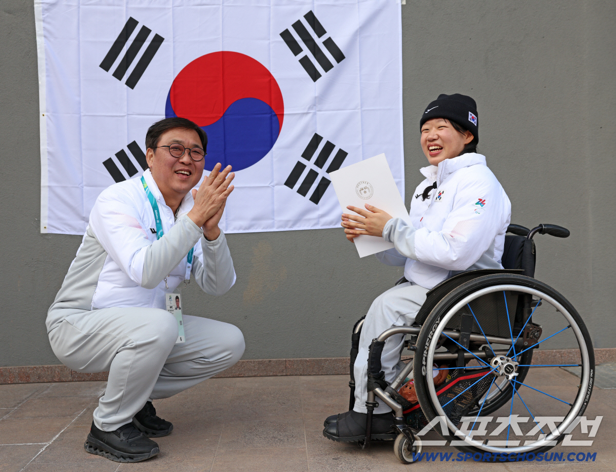 "한번 보면 반한다!" '미소천사'김윤지의 찐팬! 최휘영 문체부 장관, …