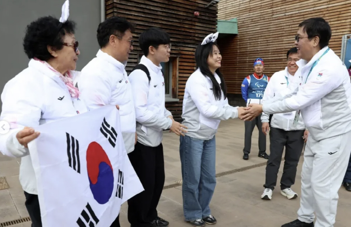 "한번 보면 반한다!" '미소천사'김윤지의 찐팬! 최휘영 문체부 장관, …
