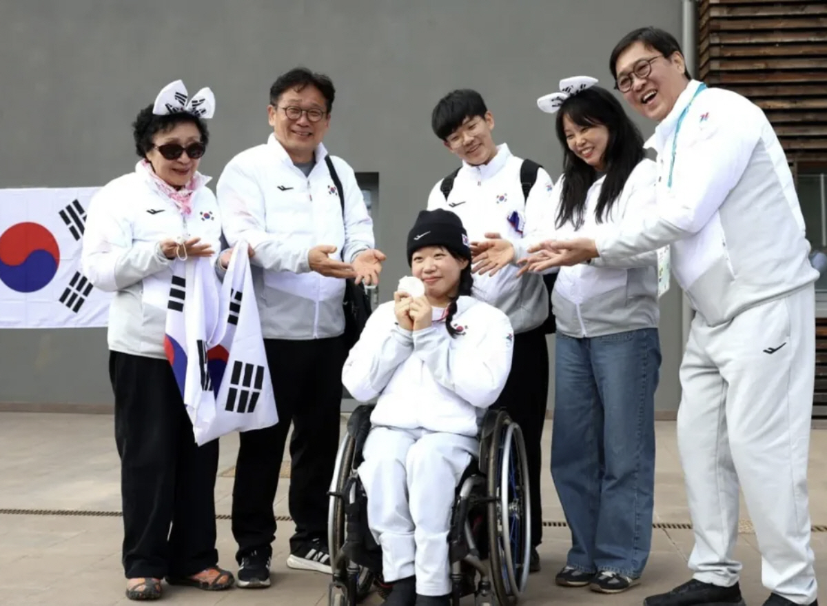 "한번 보면 반한다!" '미소천사'김윤지의 찐팬! 최휘영 문체부 장관, …