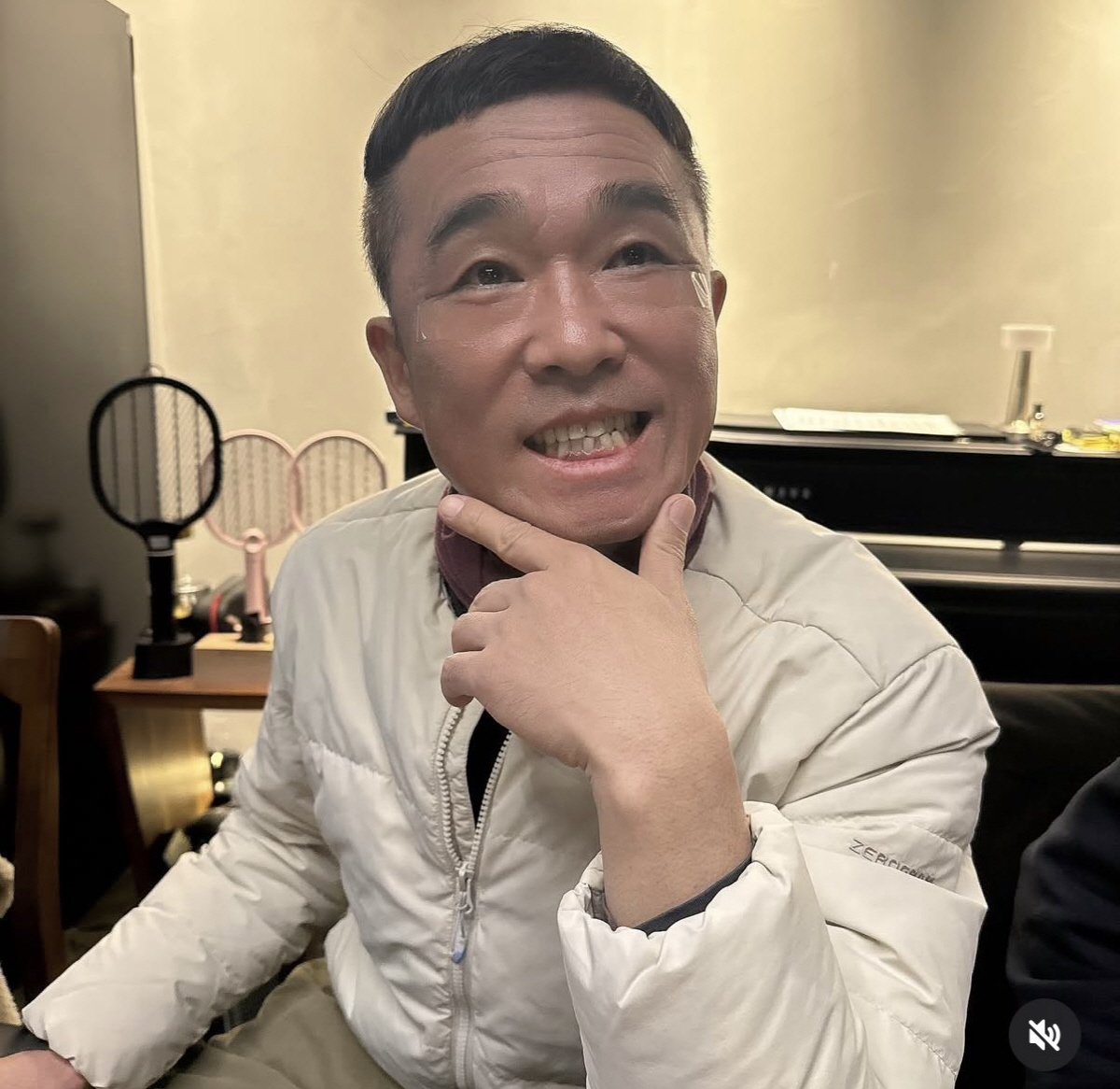 김건모, 잘 지내고 있네..확 달라진 외모→커플 속옷 인증까지