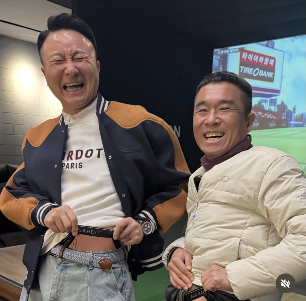 김건모, 잘 지내고 있네..확 달라진 외모→커플 속옷 인증까지