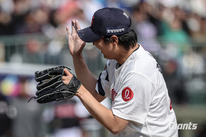 "내 유니폼 입은 팬들 보면 없던 힘도 솟는다" 1사 만루 무실점 → 1…