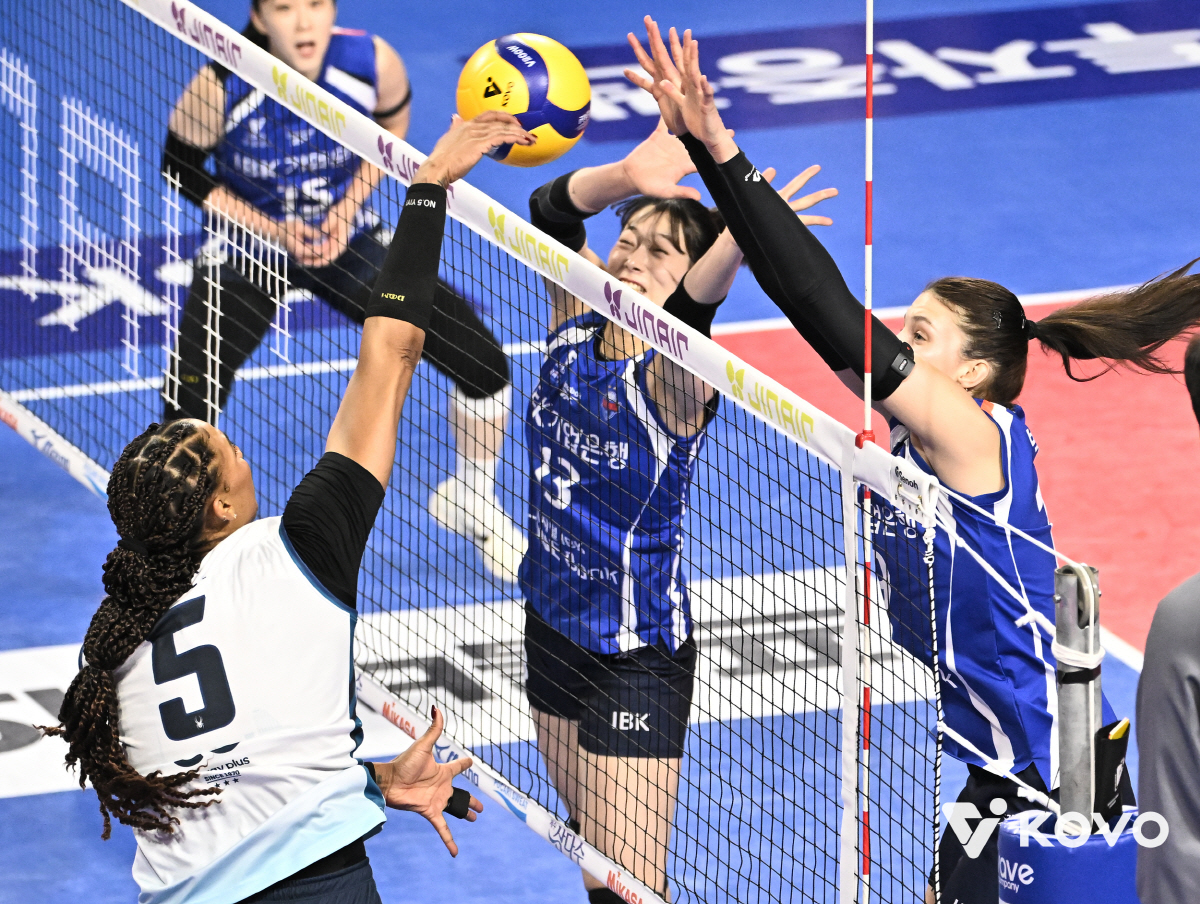 실바 7득점 실화? 봄배구 경쟁 끝까지 간다…'빅토리아+육서영+최정민 폭…