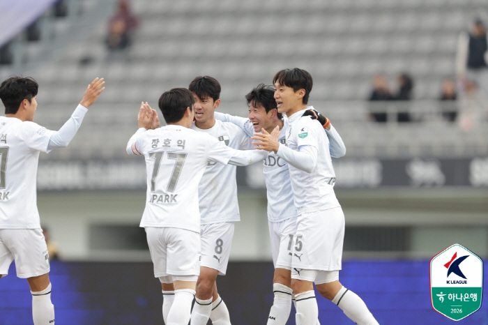 '이정효의 남자들' 수원 삼성 개막 3연승 합작…정호연X헤이스 데뷔골→김…