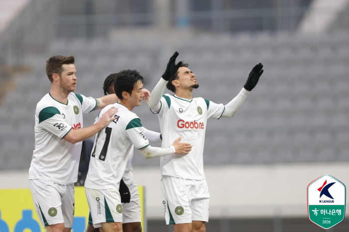 '이정효의 남자들' 수원 삼성 개막 3연승 합작…정호연X헤이스 데뷔골→김…