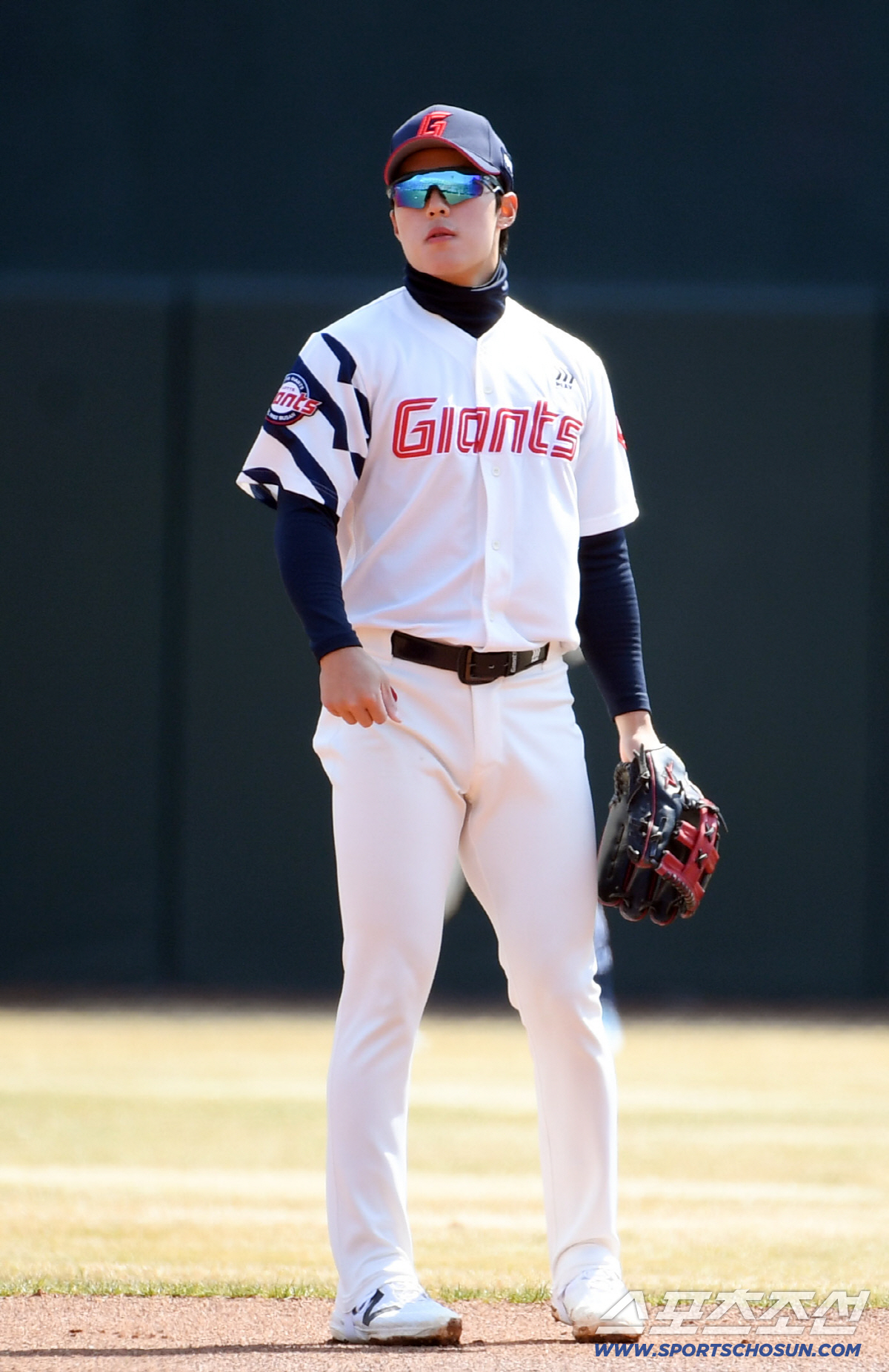 '사직에 진짜 태양 떴다!'...롯데 한태양, 디펜딩 챔피언 LG 임찬규…