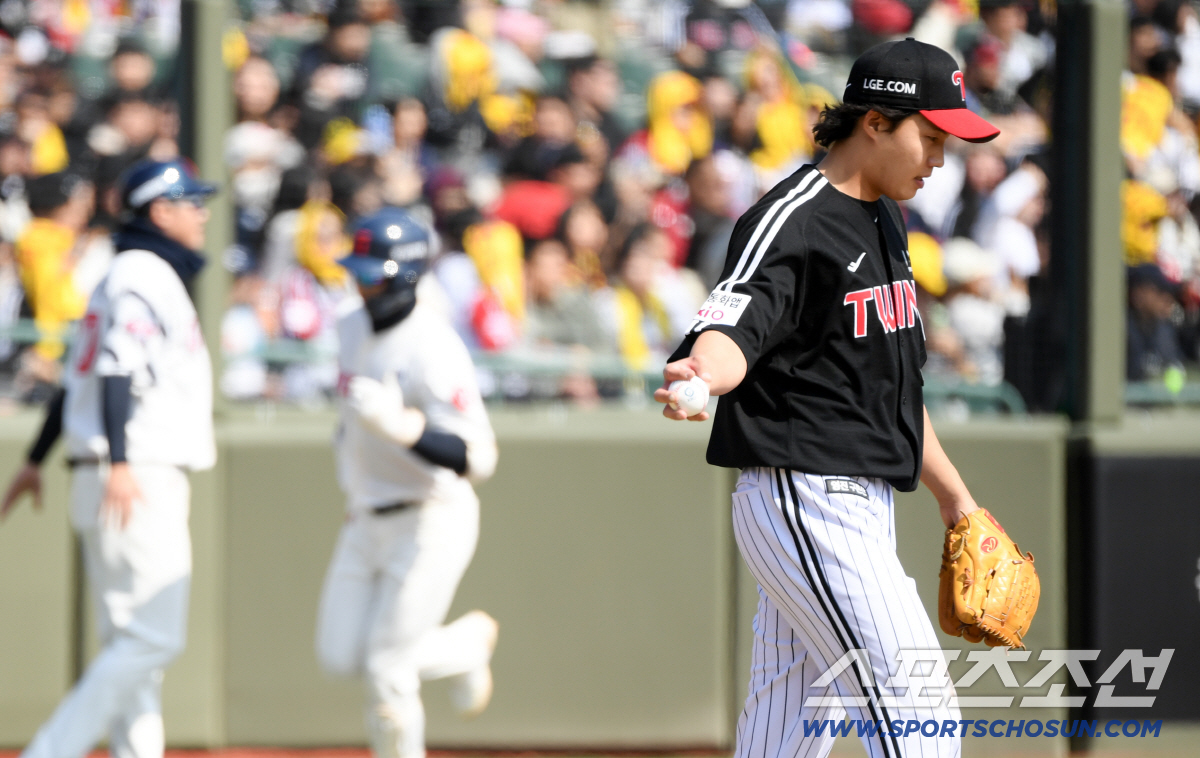 '사직에 진짜 태양 떴다!'...롯데 한태양, 디펜딩 챔피언 LG 임찬규…