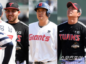 '아웃인 줄 알았는데...' 오지환 글러브 맞고 튀어나온 공, 머쓱한 유강남 웃게 만든 오스틴 넉살 [부산 현장]