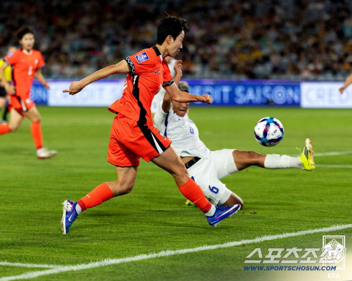 "대한민국 어떻게 이겨!" 日 깜짝 놀랐다…우즈베키스탄 선수 한숨 폭발 …