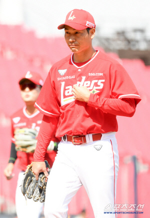 '개인 트랙맨'에 '슬라이더 전수'까지…괜히 日 에이스였겠나 