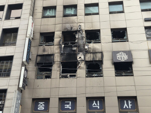 '벌집구조' 소공동 캡슐호텔 합동감식…50대 日여성 의식불명