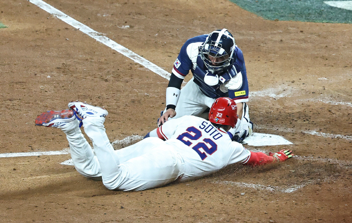 "한국 상대로 수영" 참혹했다! '재기불능' 박살 낸 도미니카…미친 타선+재치 있는 주루→미국도 겁낼만하다
