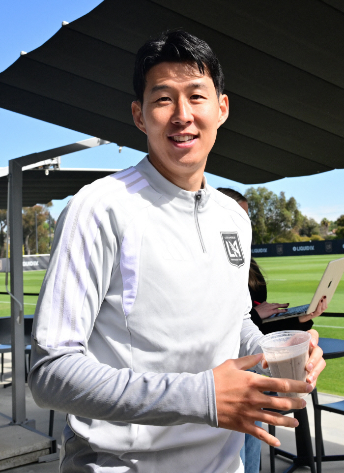 미쳤다! '韓 축구 역사' 손흥민, 당장 은퇴해도 문제 없네...재산 규모 폭로 등장 "추정치만 1490억"→"MLS 연봉은 극히 일부"