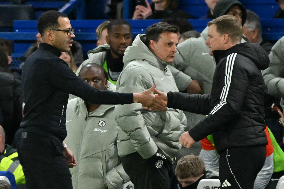 "합성이 아니었어" 첼시 작전 회의, 왜 주심이 중앙에 서 있나 '분노'…