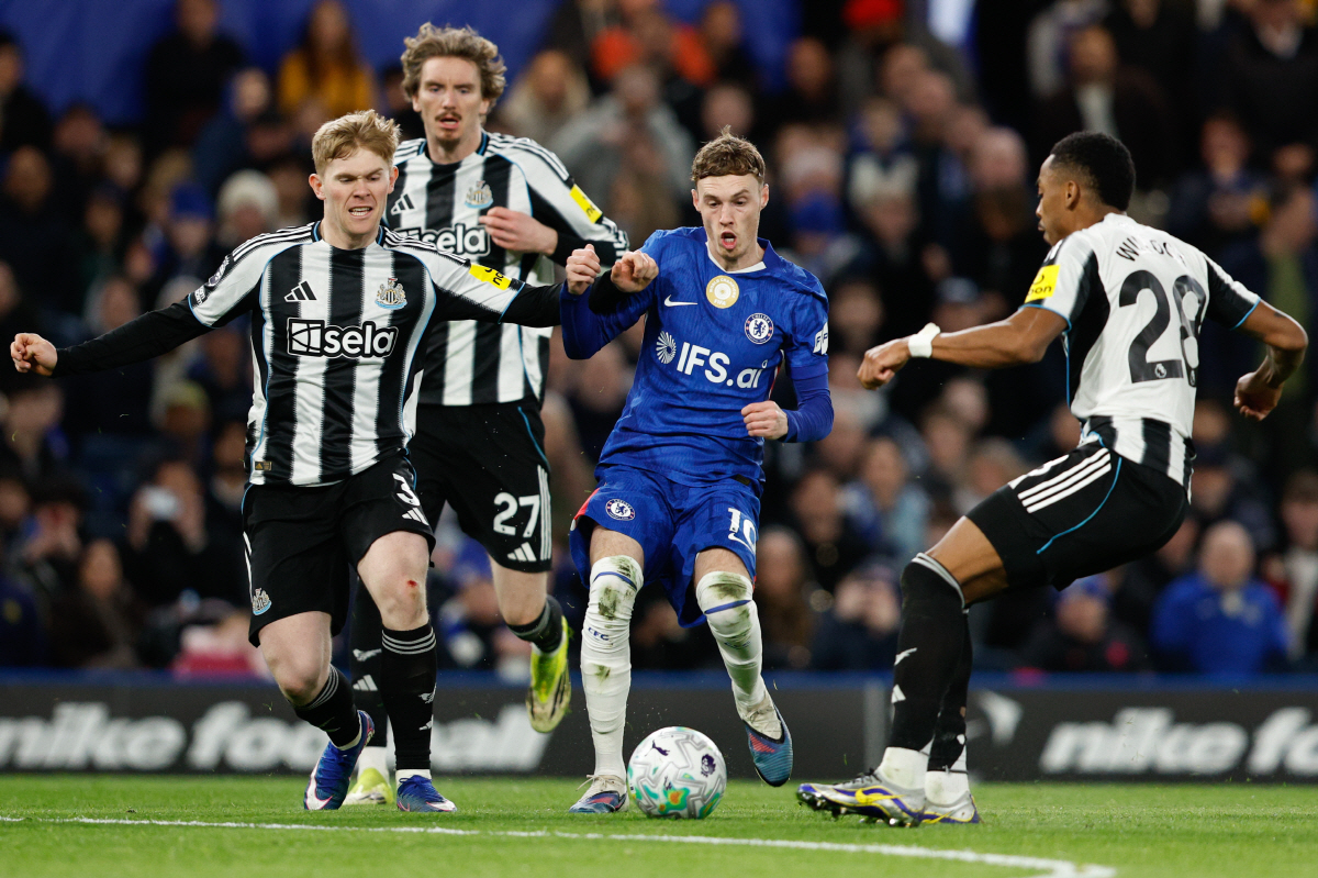 "합성이 아니었어" 첼시 작전 회의, 왜 주심이 중앙에 서 있나 '분노'…