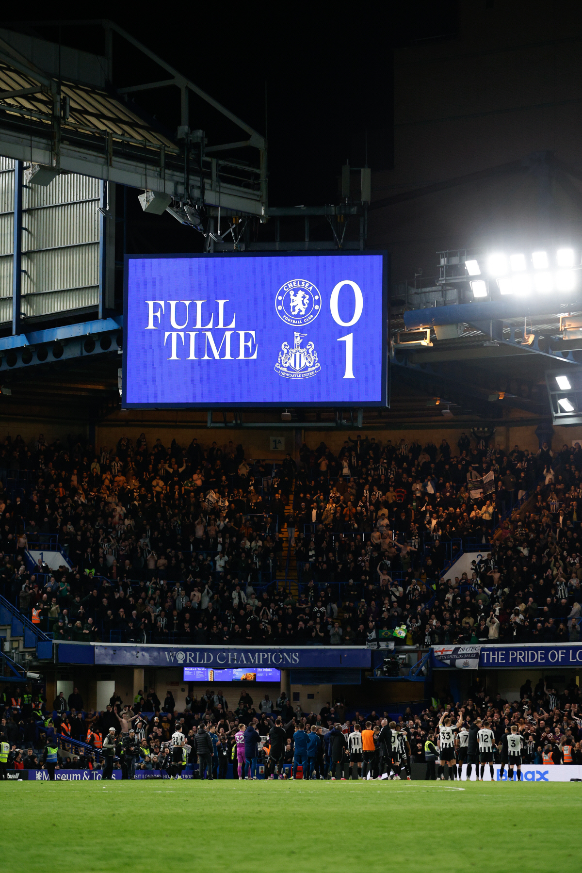 "합성이 아니었어" 첼시 작전 회의, 왜 주심이 중앙에 서 있나 '분노'…