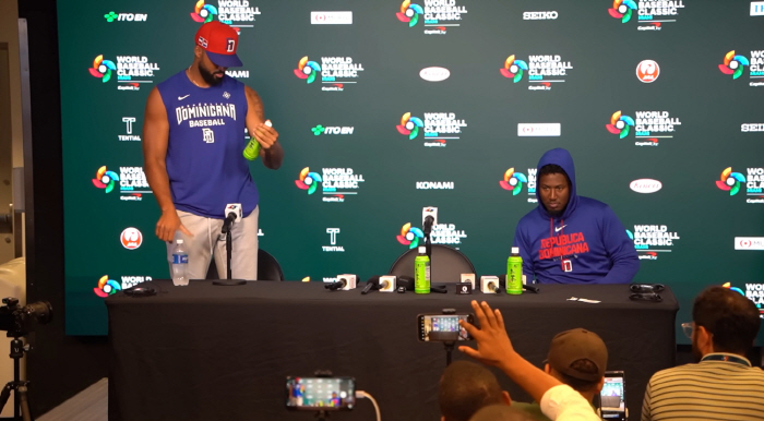 "우웩. 이거 치워줘" 한국에 콜드승하면 뭐해? 무례한 선수들 태도 논란 확산