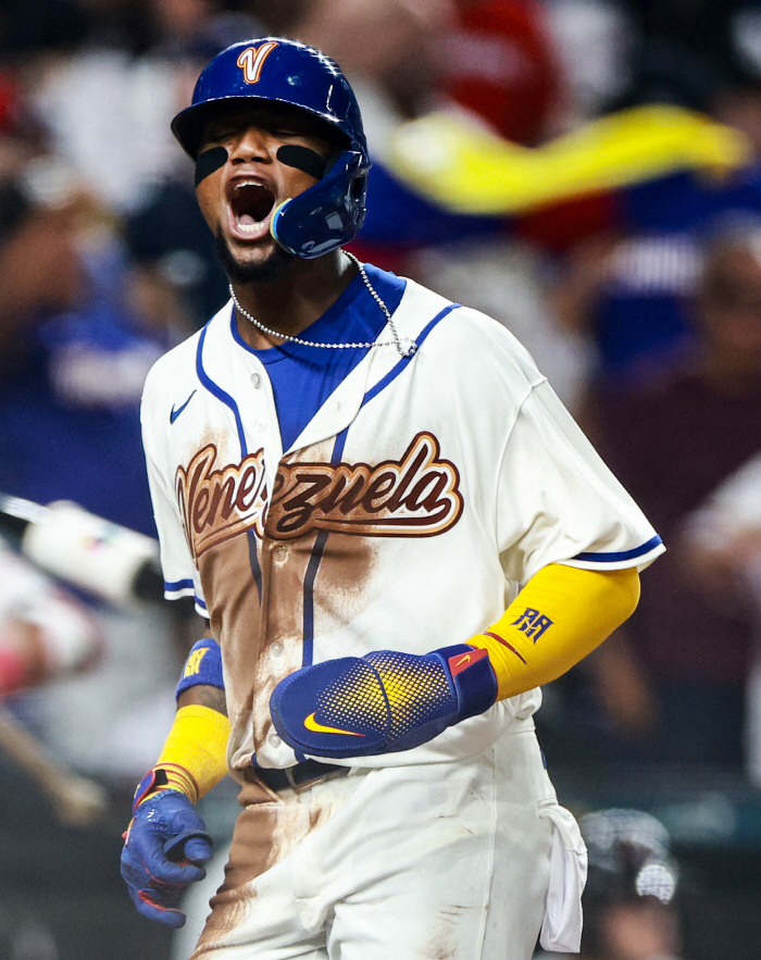 충격 선제포! '다저스 영웅' 야마모토 시작부터 배팅볼! → 아쿠냐 Jr.리드오프 홈런 쾅! [마이애미 현장]