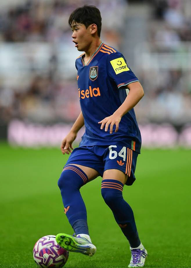 "저런 선수가 K리그2에서 뛰었다고?" 英 팬 당황시킨 '韓 특급 재능'…