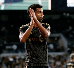 '6경기 연속 침묵' 손흥민, 장점 죽어버린 2선 기용→교체 OUT 후 연속골 폭발! LAFC, 세인트루이스전 2-0 승리...리그 4연승 질주[MLS 리뷰]